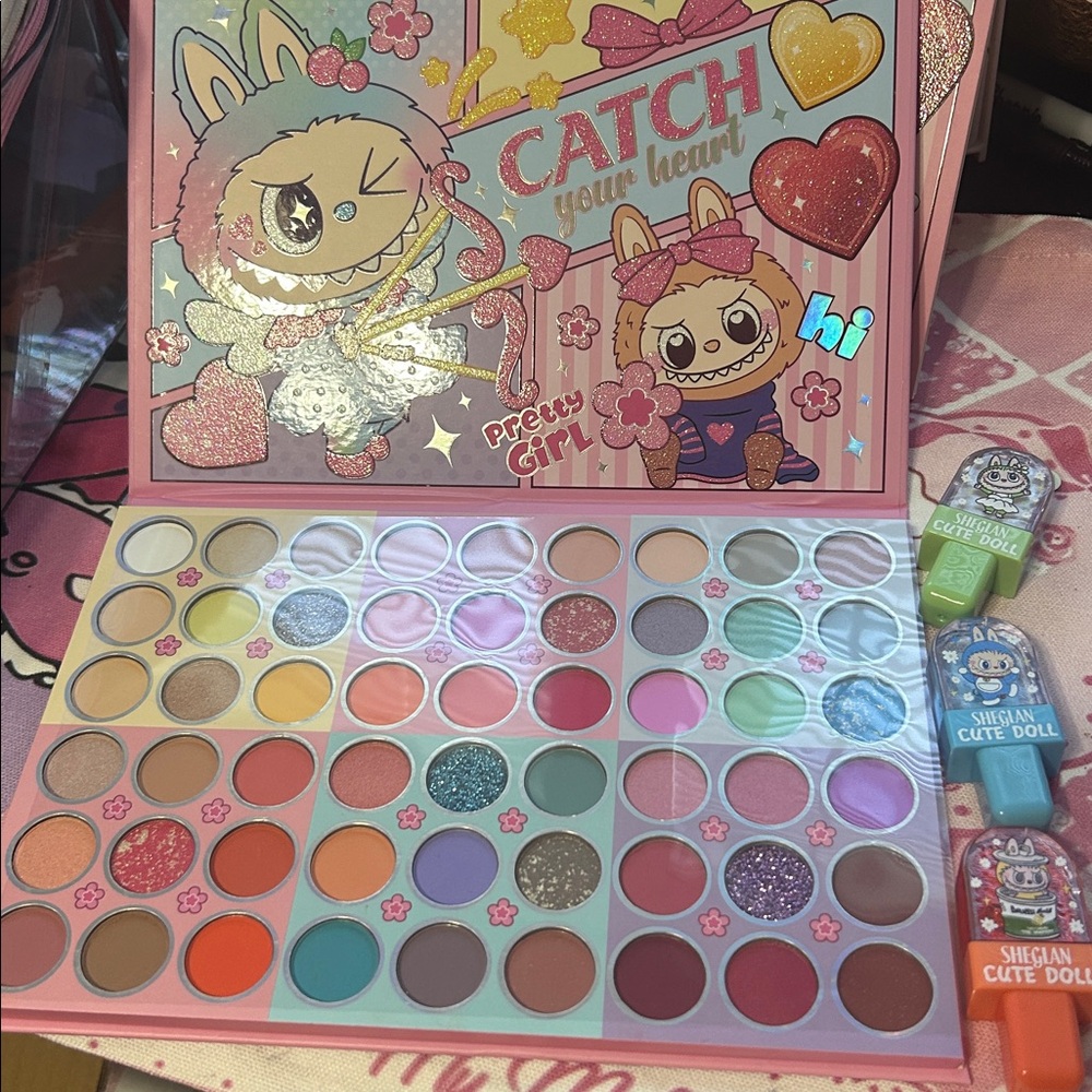 Colorful Eyeshadow Palette& 3 lip gloss